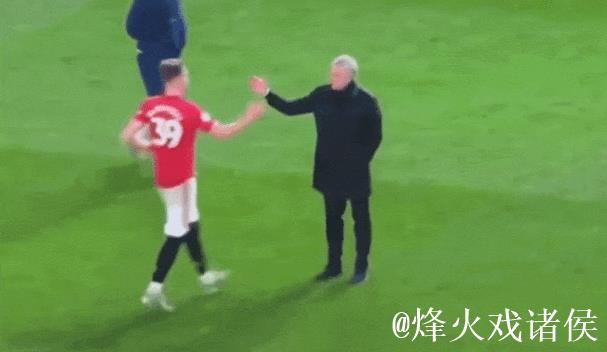 你在他乡还好吗?穆帅揭秘欧冠拿小麦球衣,在曼 你在他乡还好吗?穆帅揭秘欧冠拿小麦球衣,在曼