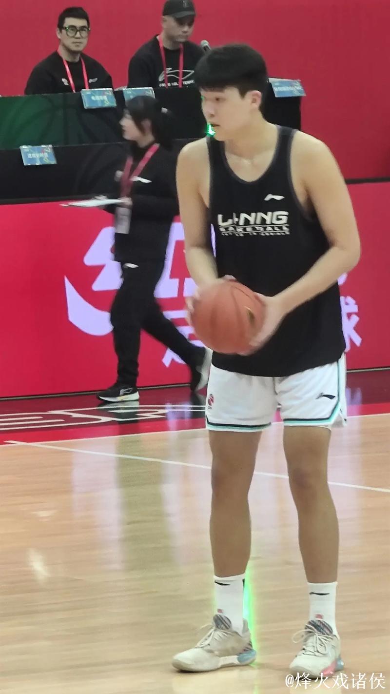 杨瀚森今日集锦!出战31分钟,11中8,拿到18分10篮板4助攻!进攻非常坚决! 杨瀚森今日集锦!出战31分钟,11中8,拿到18分10篮板4助攻!进攻非常坚决!