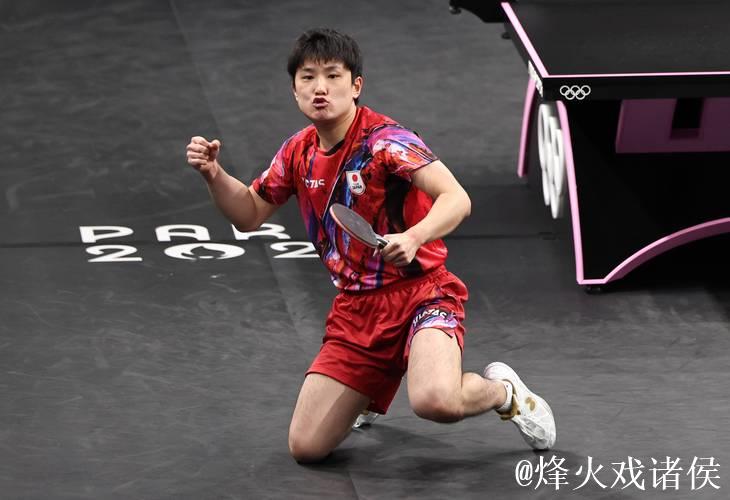 球落地瞬间,张本智和为何回头看了一眼?王皓应该学习下 球落地瞬间,张本智和为何回头看了一眼?王皓应该学习下