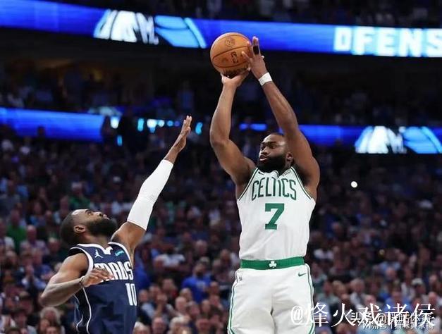 NBA丨不愧为1米98的探花,杰伦-布朗本赛季逐渐“乔丹”化! NBA丨不愧为1米98的探花,杰伦-布朗本赛季逐渐“乔丹”化!